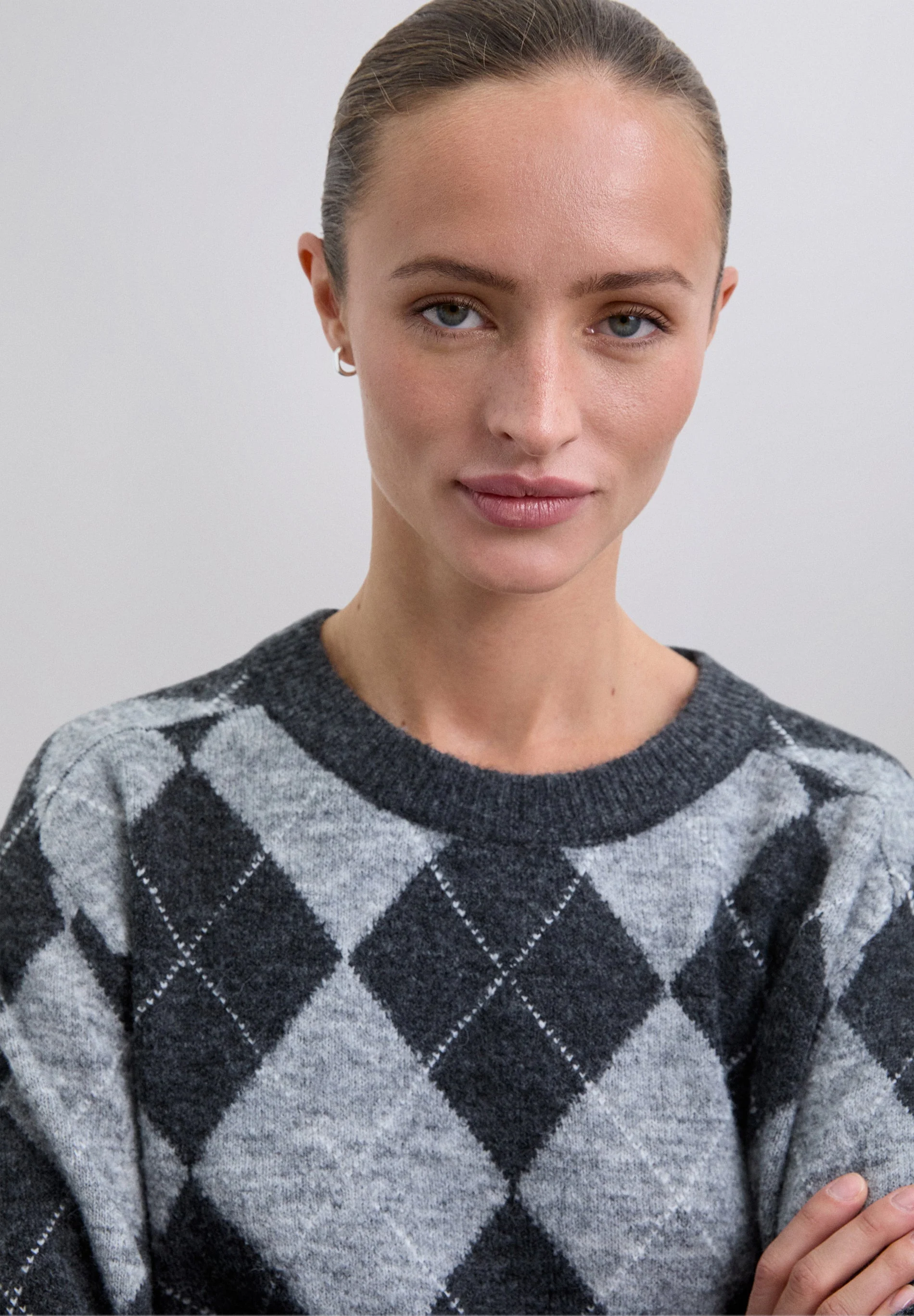TWO-TONE DIAMOND PATTERN SWEATER - Image 3