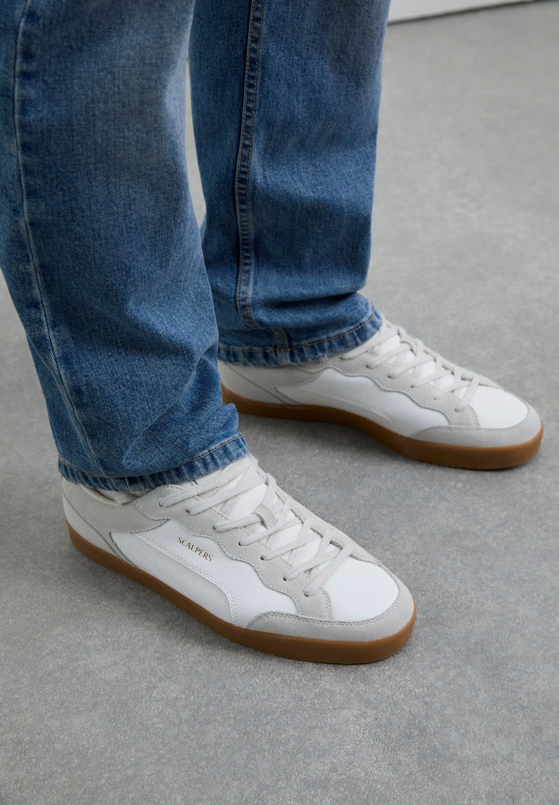 LOW-TOP SNEAKERS WITH SUEDE DETAILS - Image 2