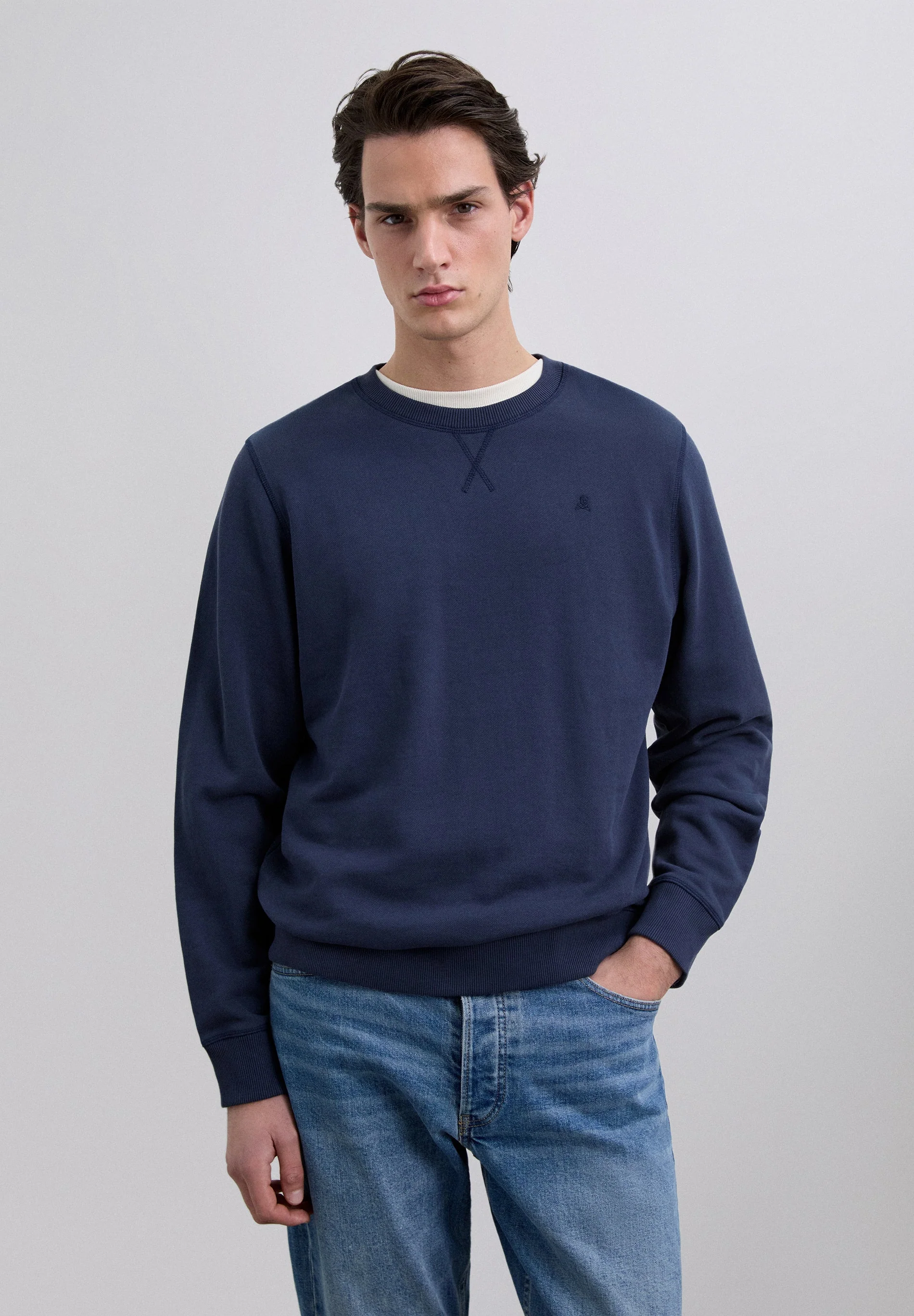 SWEATSHIRT WITH EMBROIDERED SKULL