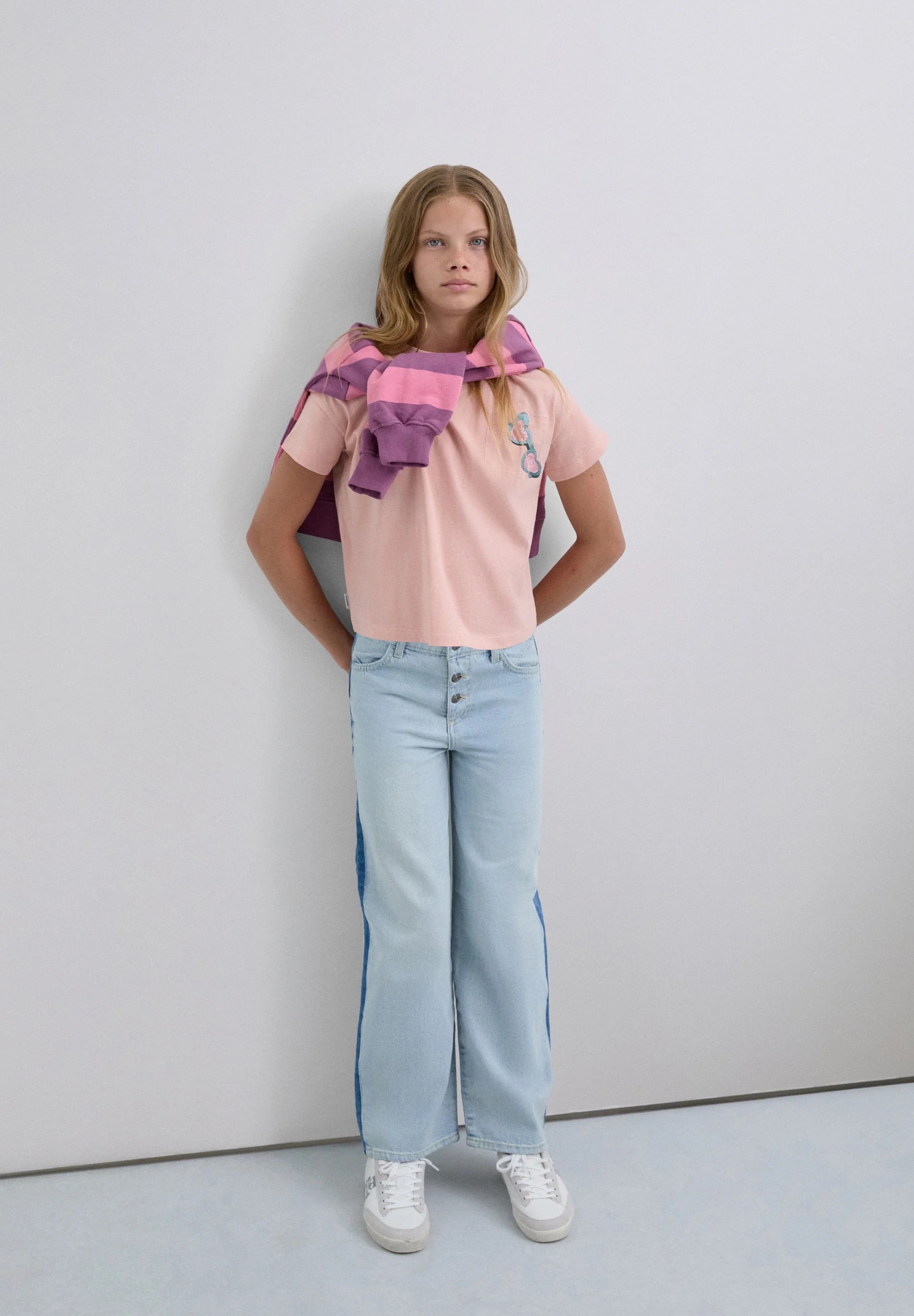 T-SHIRT WITH PRINT ON THE BACK - Image 6