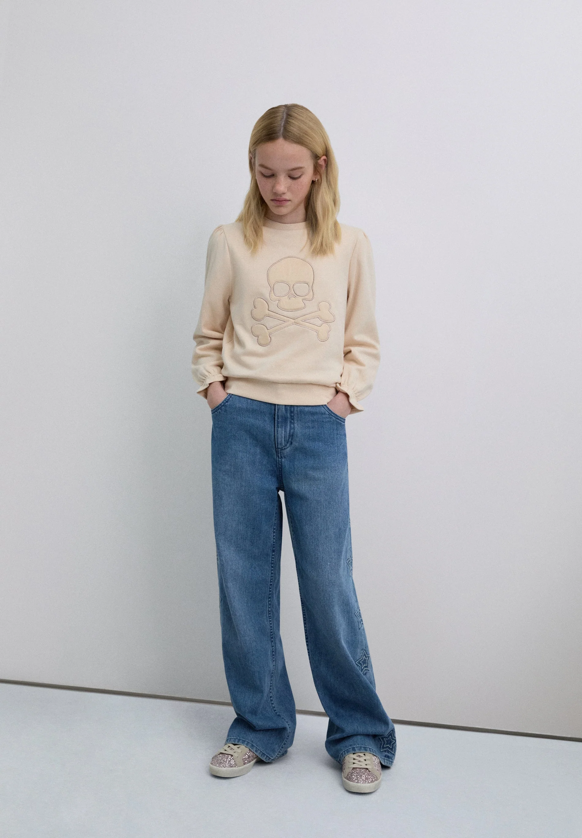 SWEATSHIRT WITH EMBROIDERED SKULL - Image 2