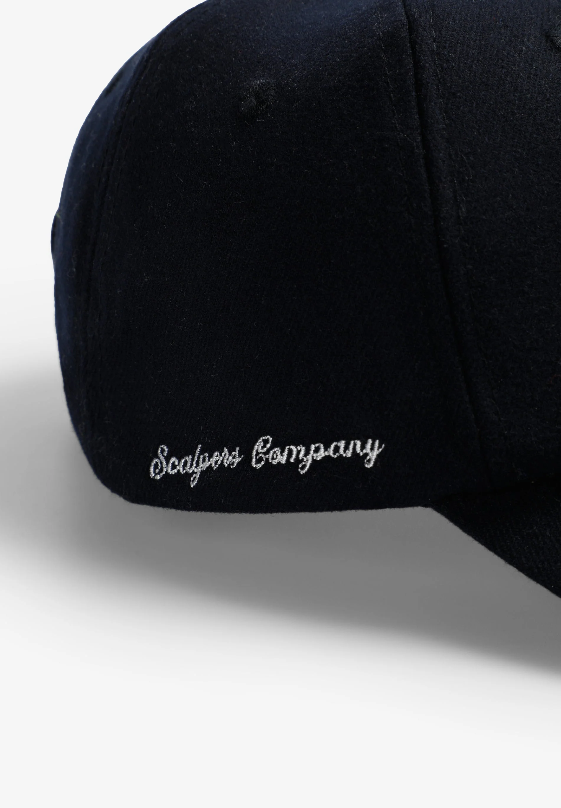 WOOL CAP WITH CONTRAST EMBROIDERY - Image 3
