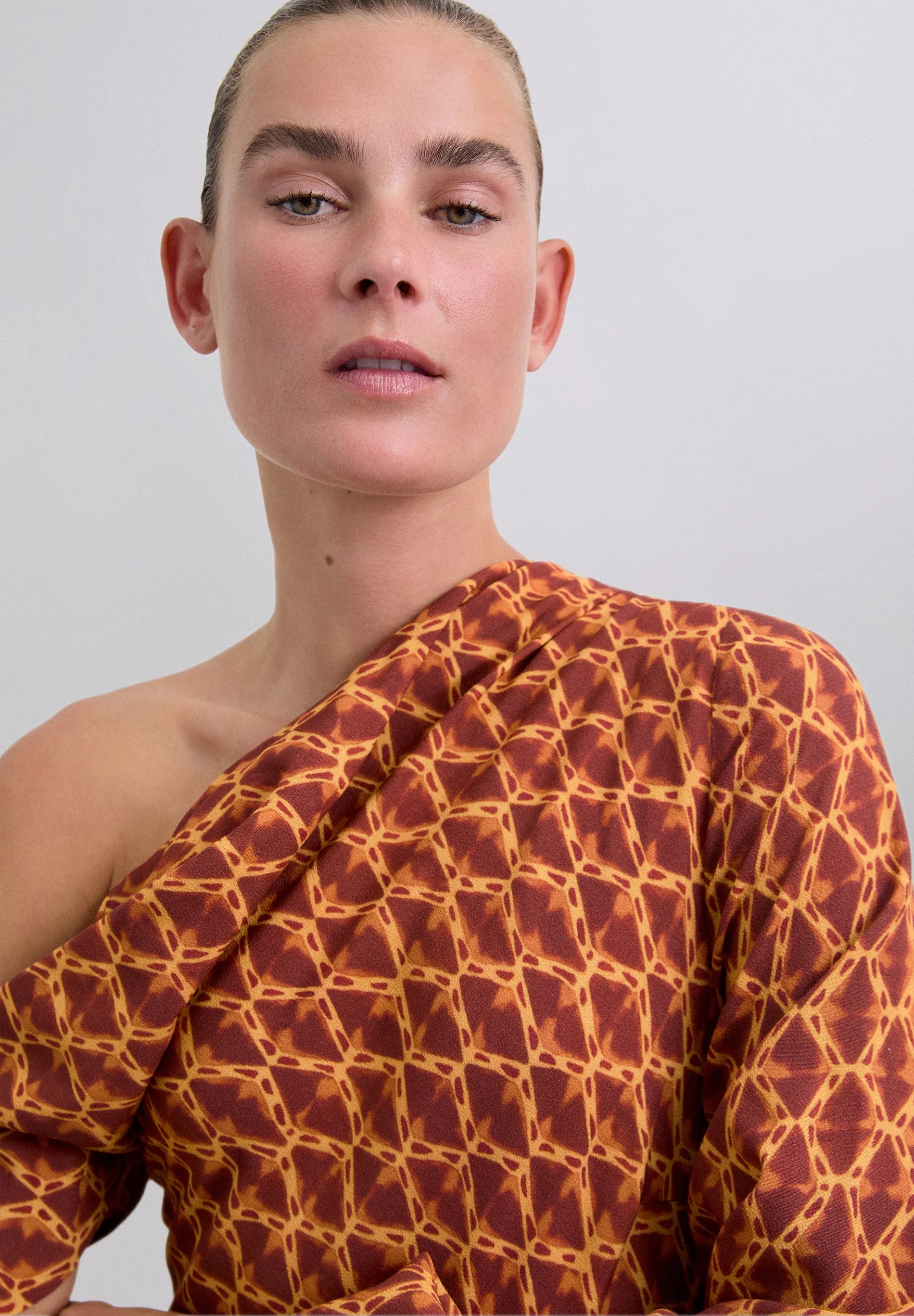 PRINTED ASYMMETRIC NECKLINE DRESS - Image 3