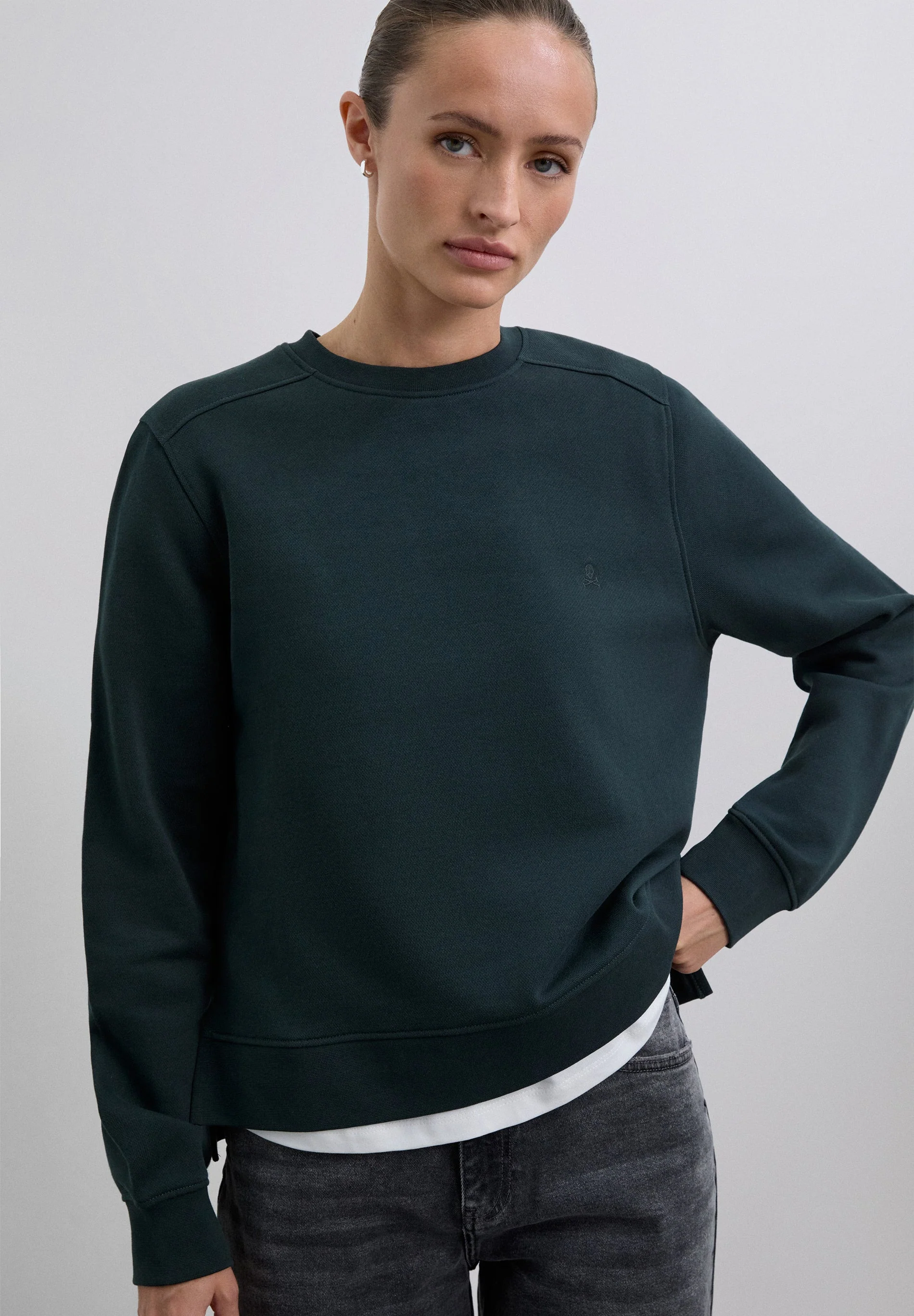 BASIC SKULL SWEATSHIRT