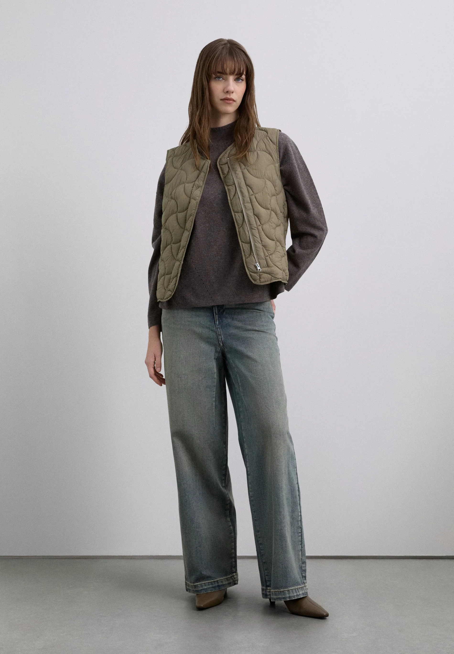 REGULAR FIT QUILTED GILET - Image 2