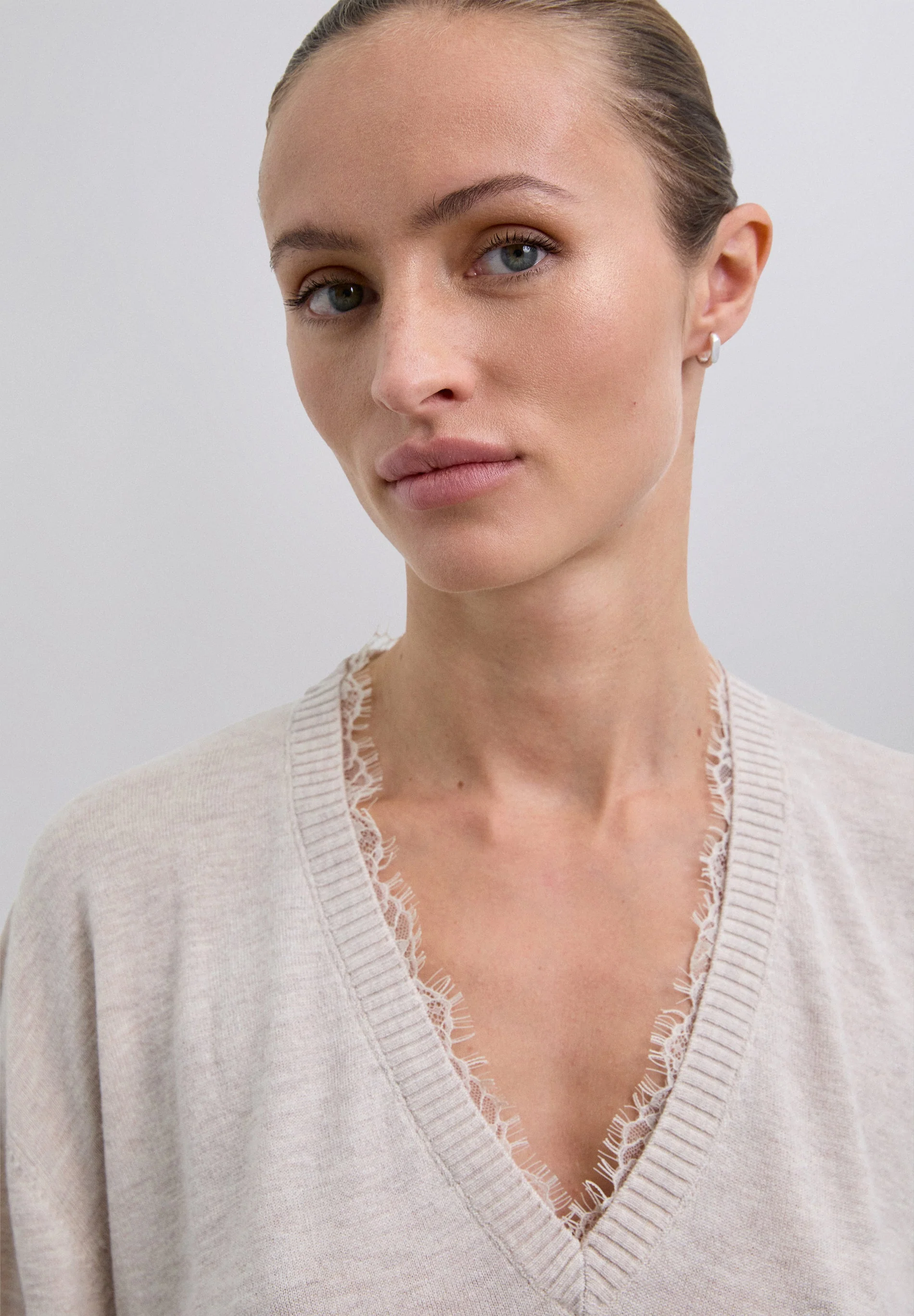 V-NECK SWEATER WITH LACE - Image 3