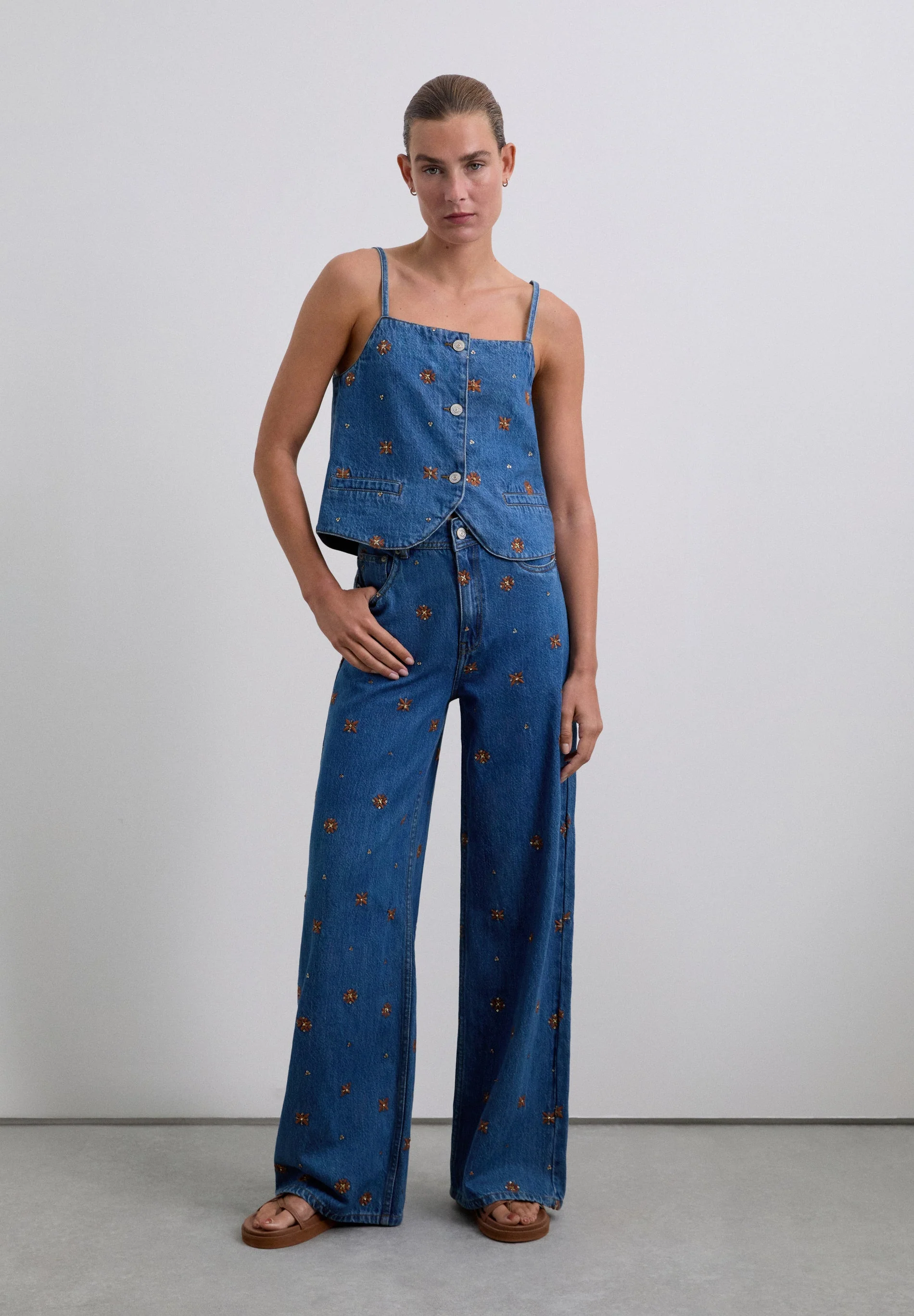 EMBROIDERED FLOWERS TOP - Image 2