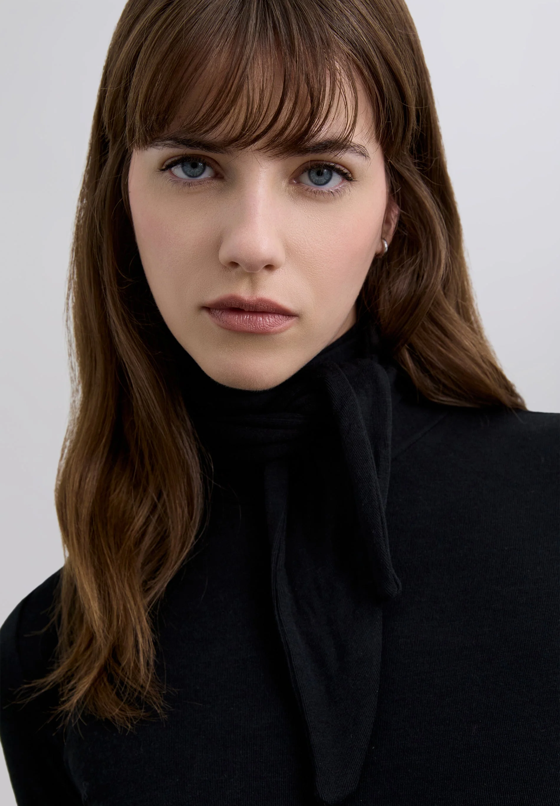 TURN-DOWN COLLAR T-SHIRT WITH TIE