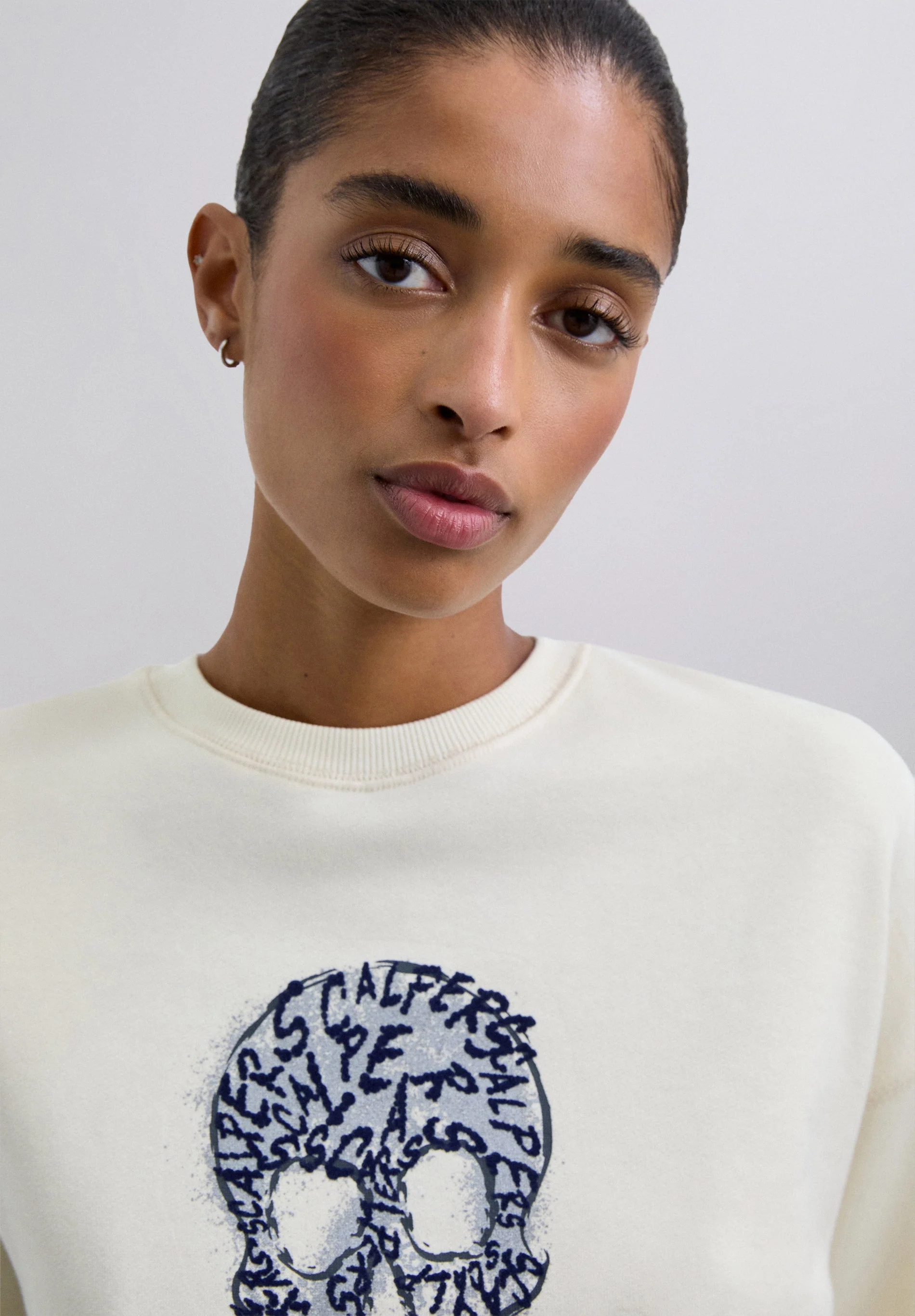 FLOCKED SKULL HOODIE - Image 3