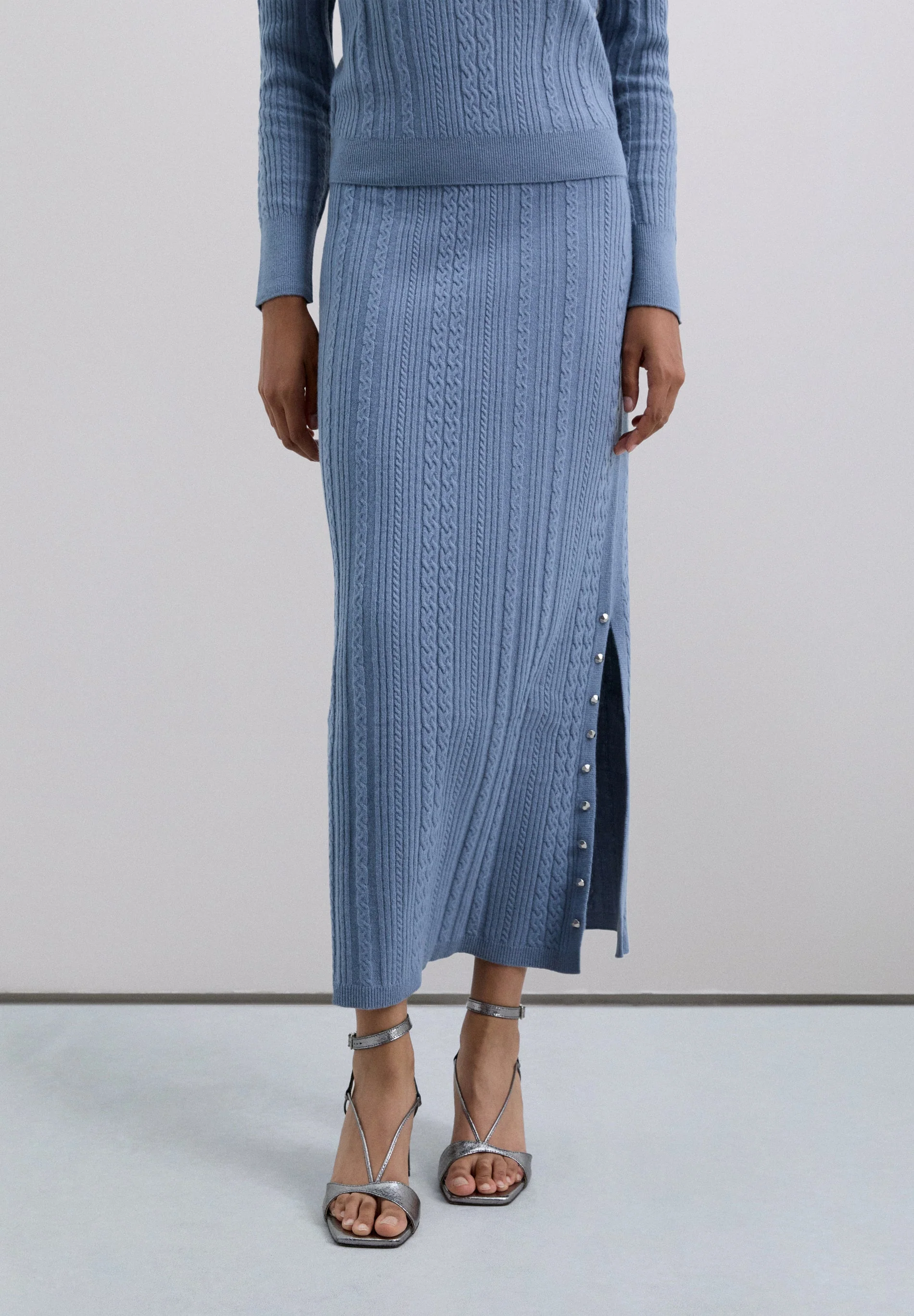 CABLE KNIT SKIRT WITH SLIT - Image 3