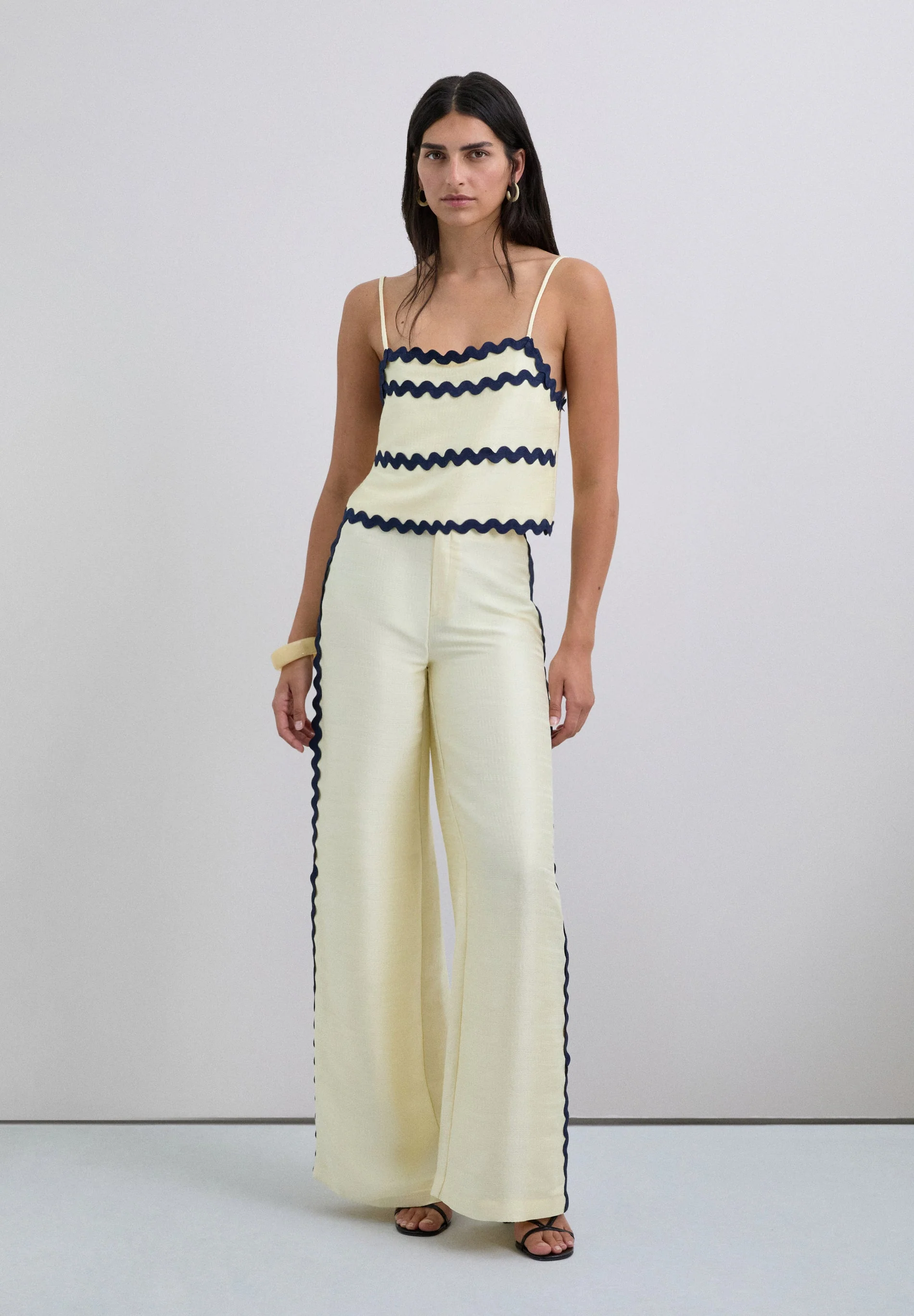CONTRAST SCALLOPED TOP - Image 2