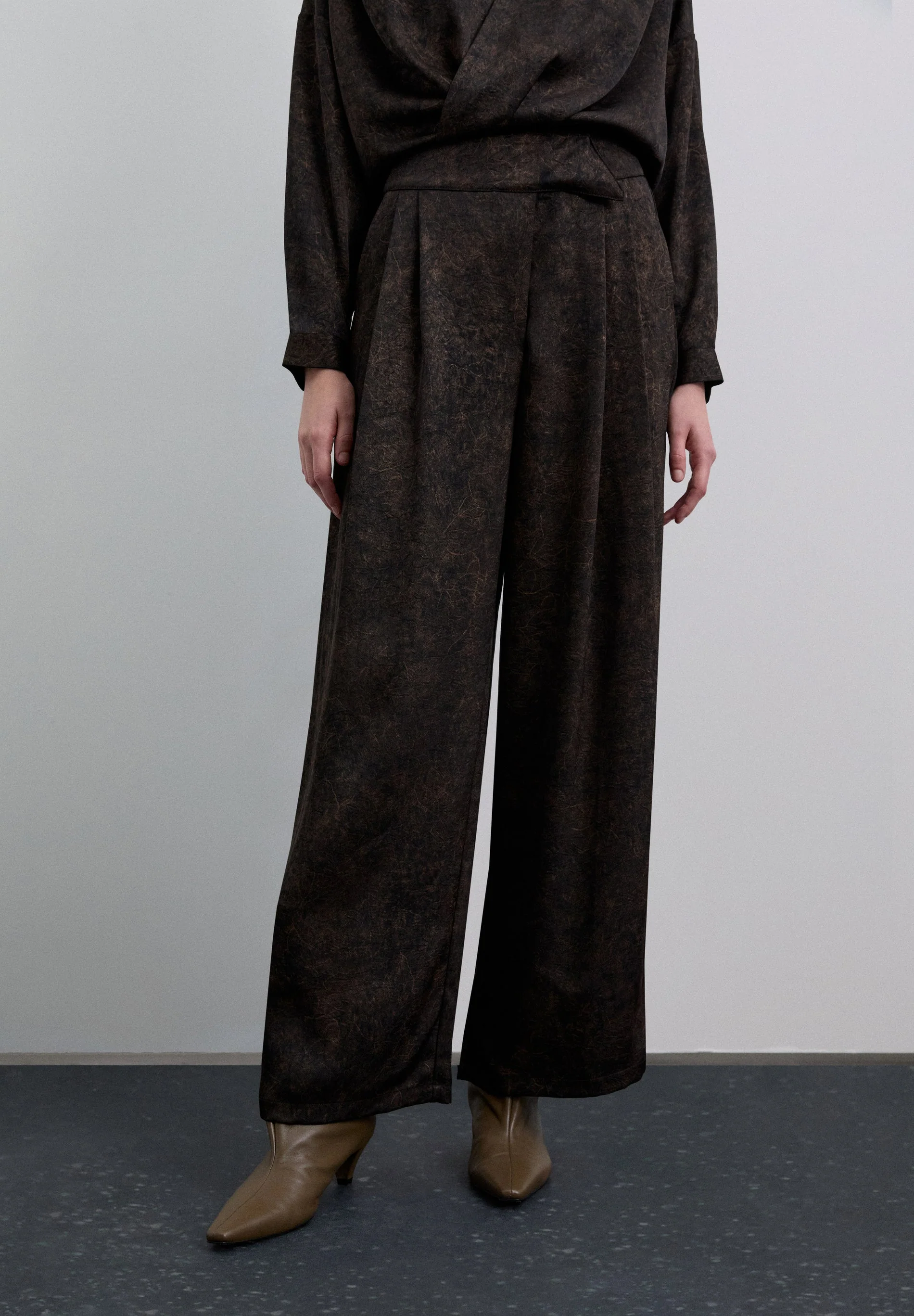 PRINTED SATIN TROUSERS - Image 2