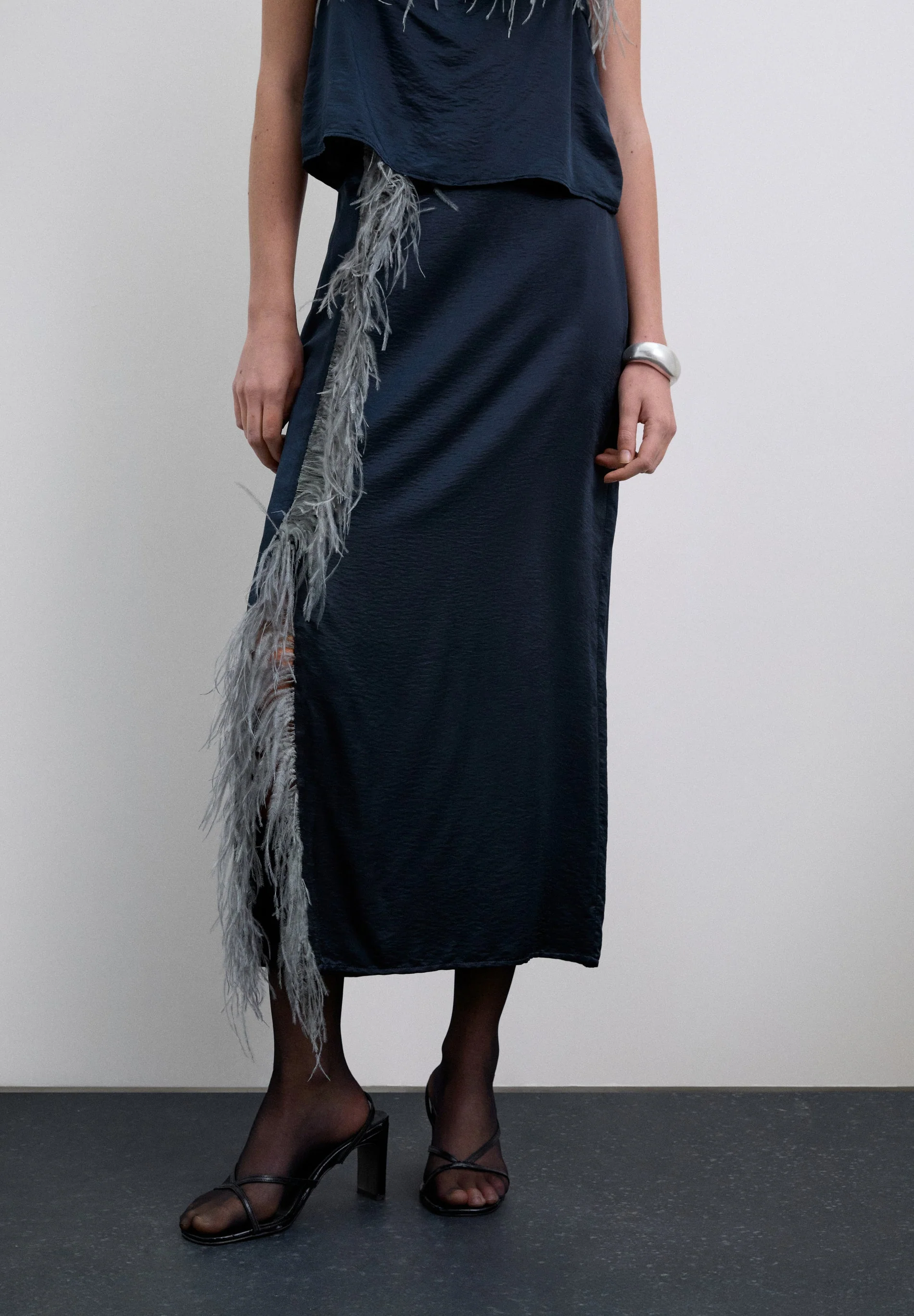 SATIN SKIRT WITH FEATHER DETAILS - Image 2