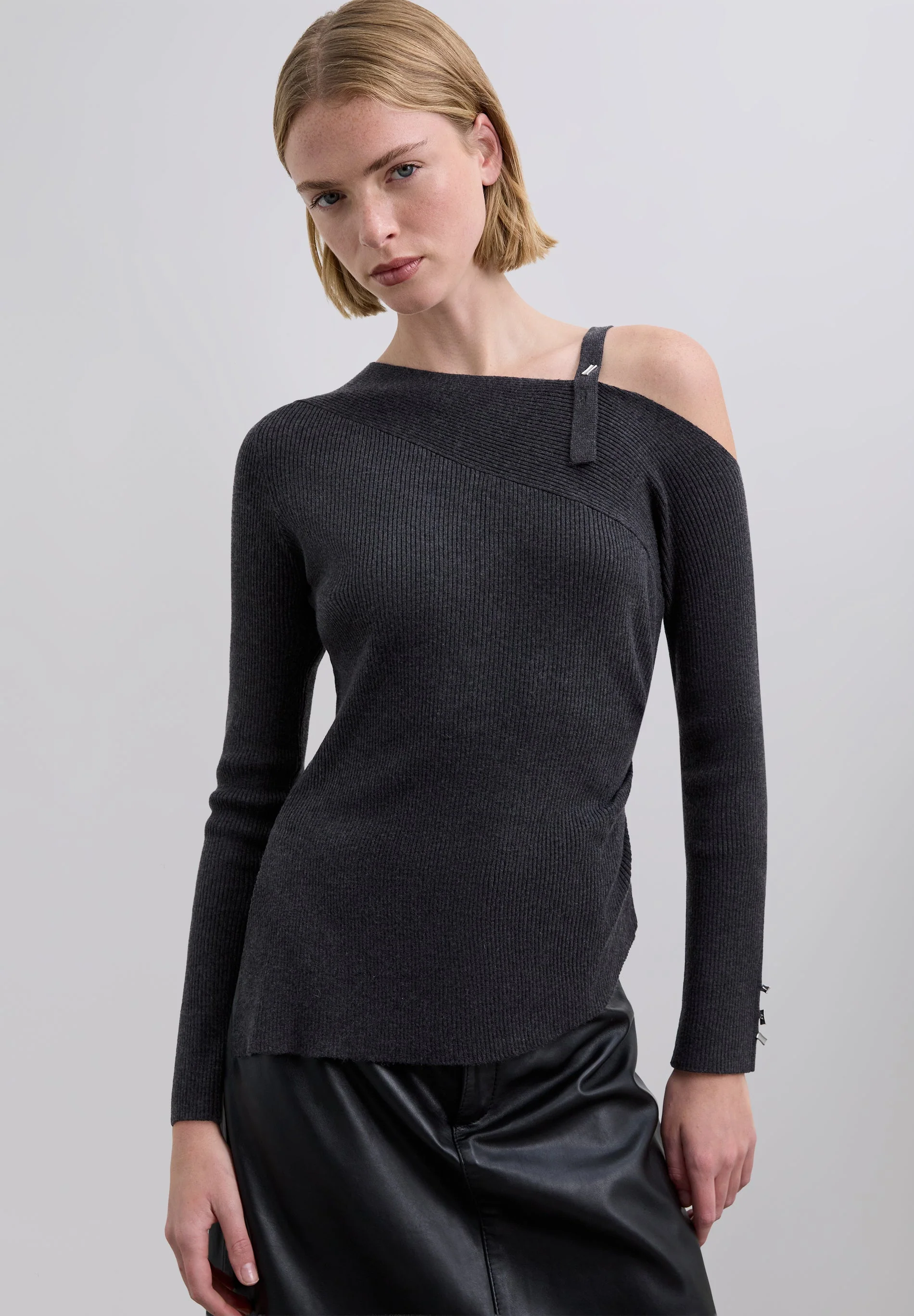 ASYMMETRIC RIBBED SWEATER
