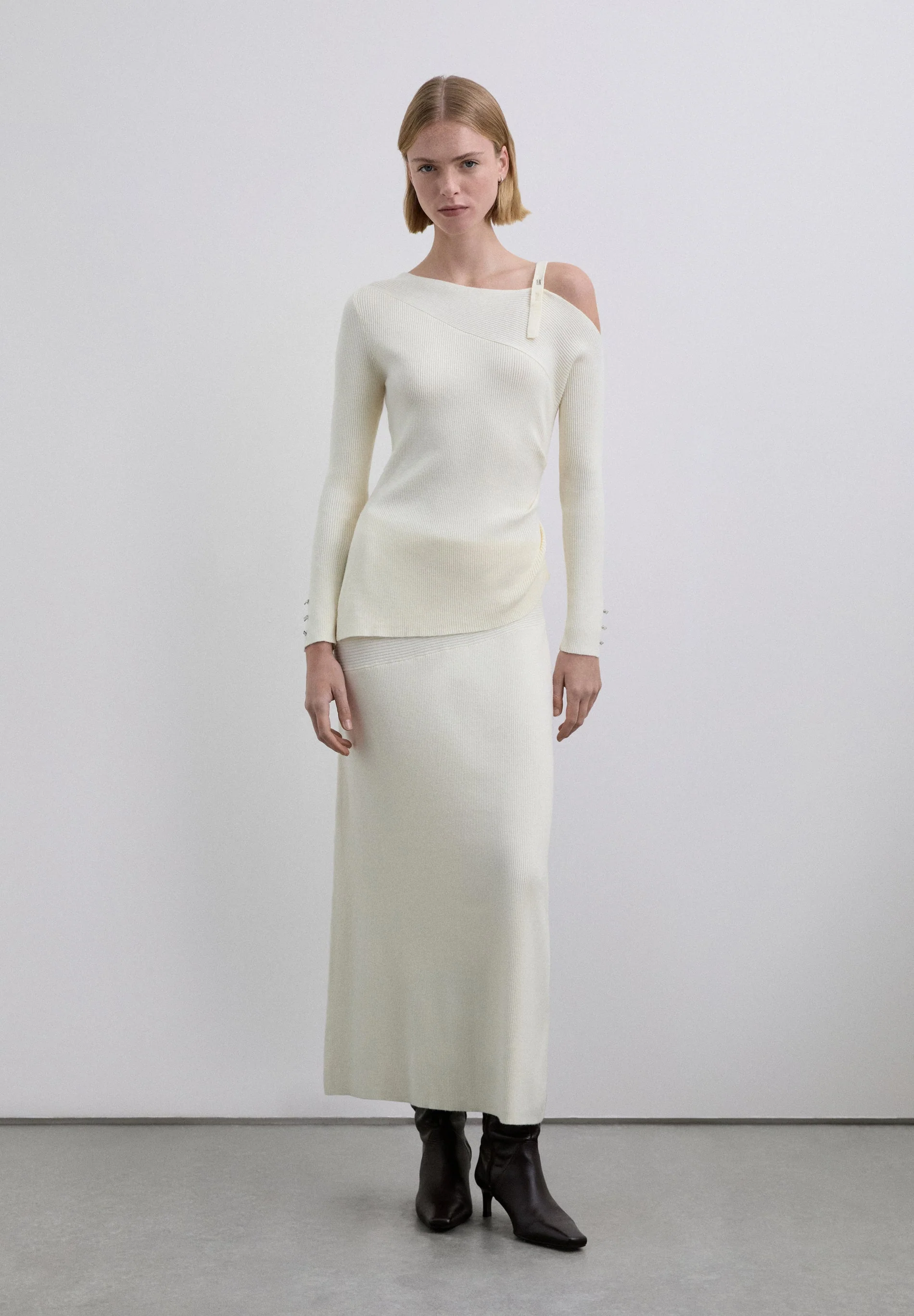 ASYMMETRIC RIBBED SWEATER - Image 2