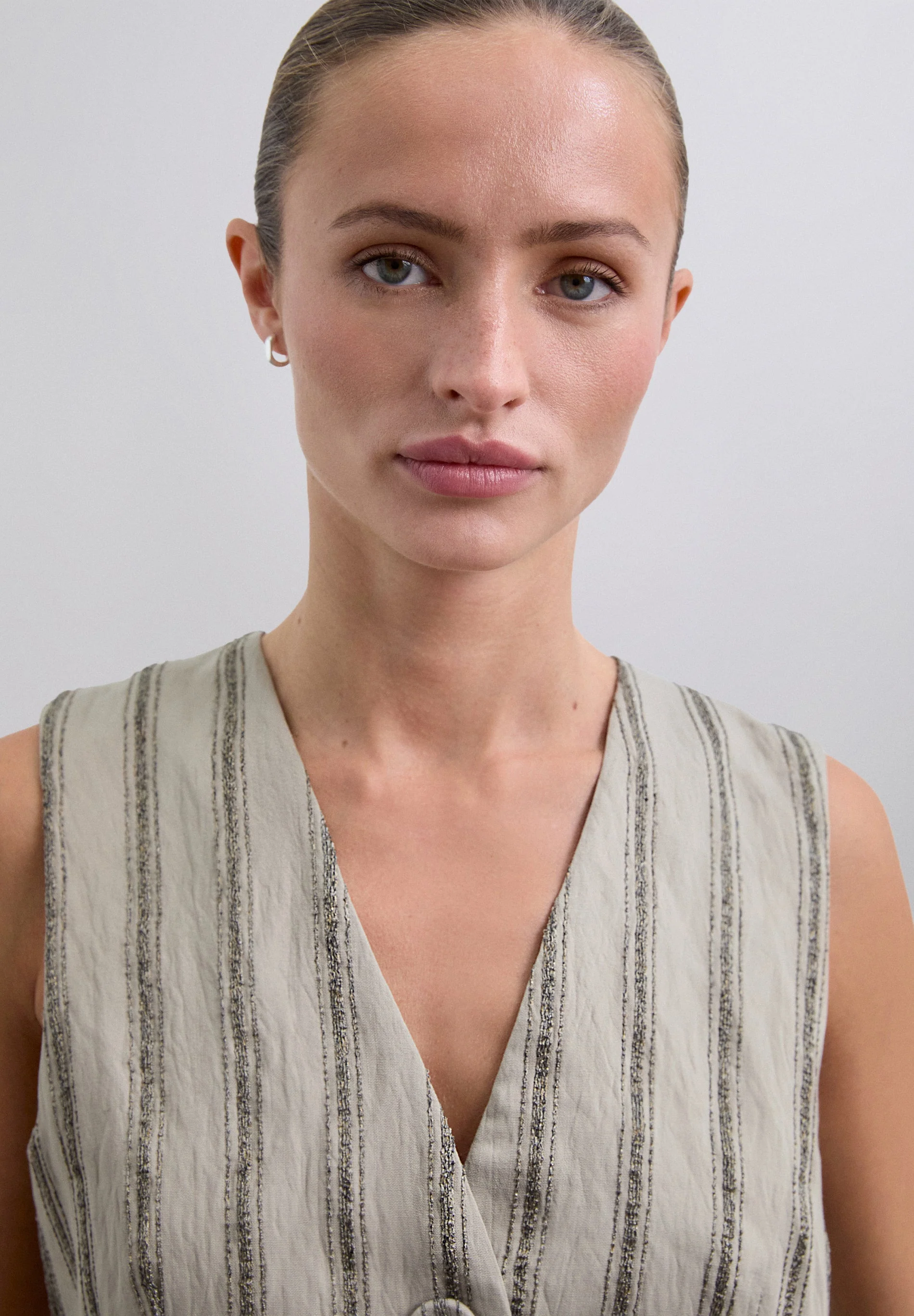 STRIPED WAISTCOAT WITH METALLIC DETAILS - Image 3