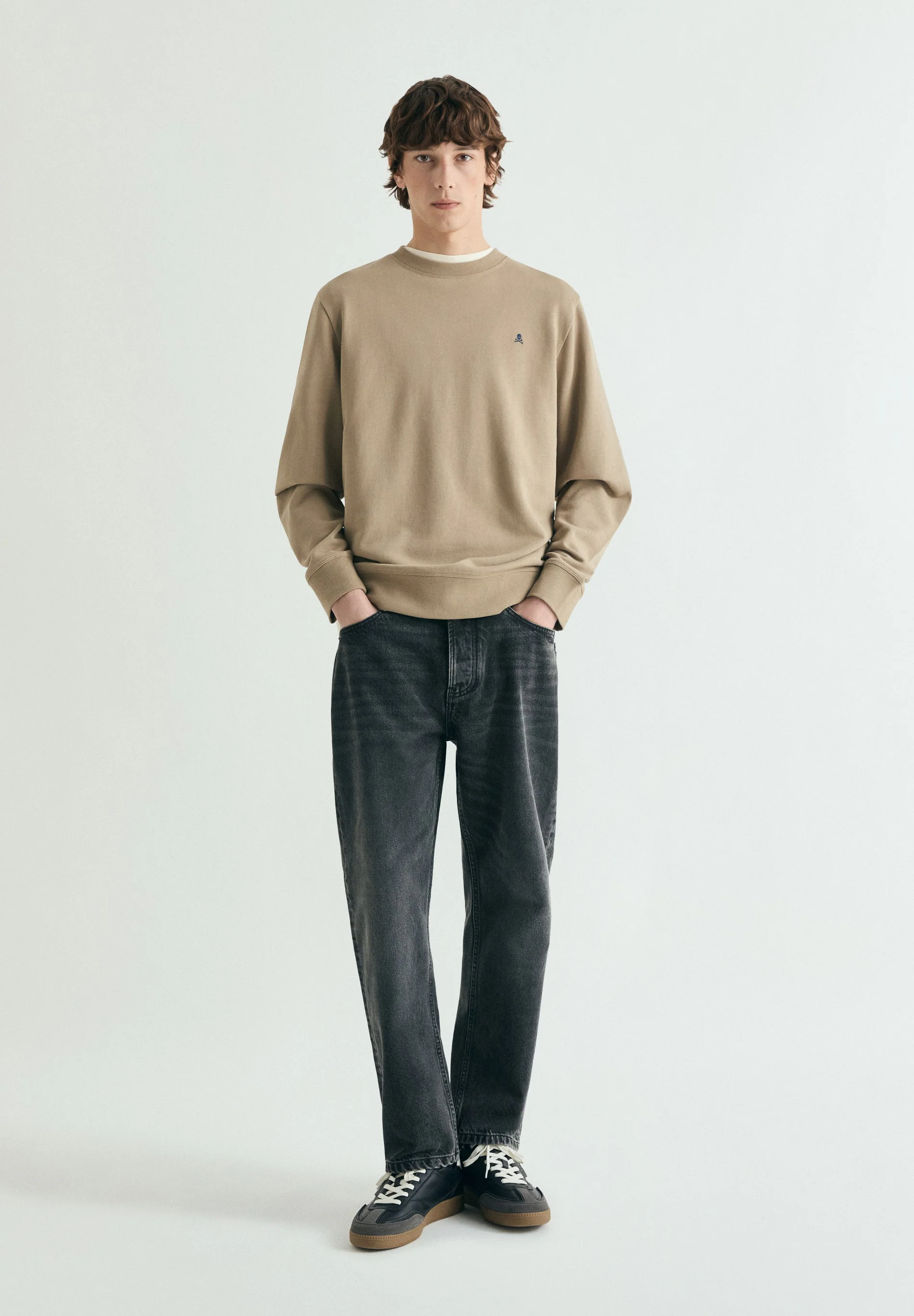 SWEATSHIRT WITH CONTRAST EMBROIDERY - Image 2