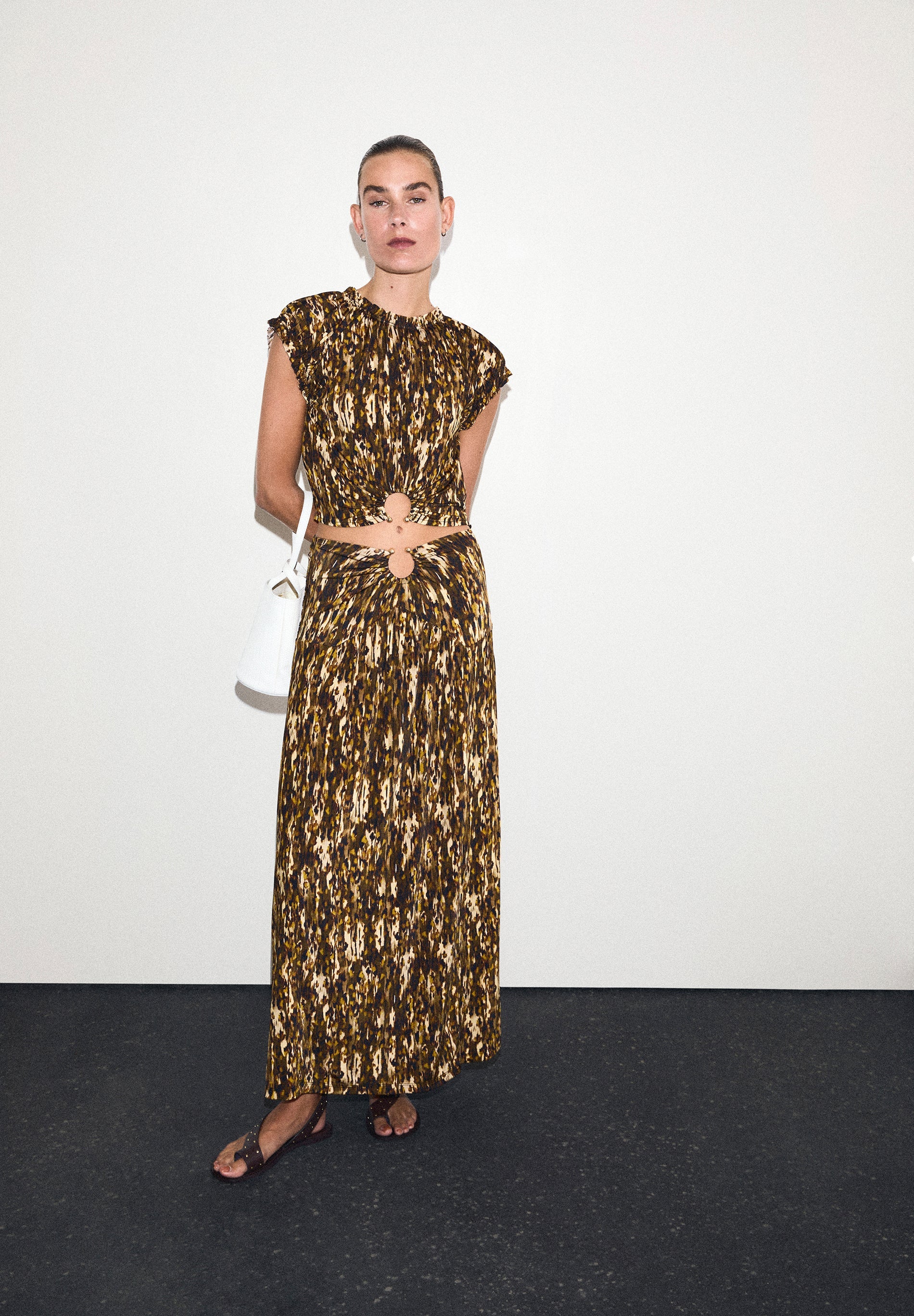 PRINTED BUCKLE SKIRT - Image 2