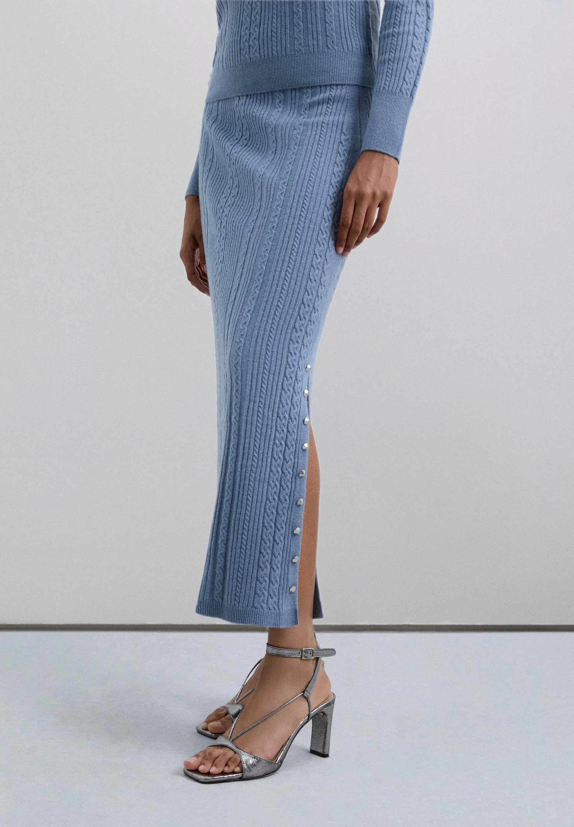 CABLE KNIT SKIRT WITH SLIT - Image 3