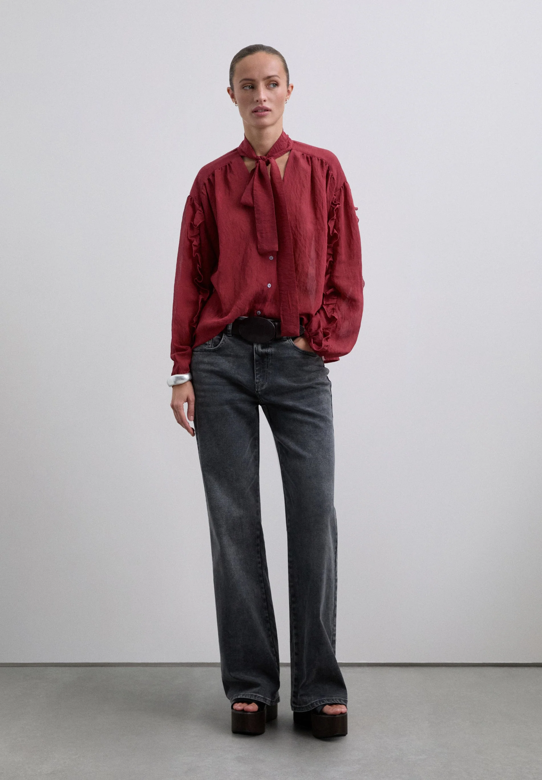 GATHERED BLOUSE WITH TIE DETAIL - Image 3