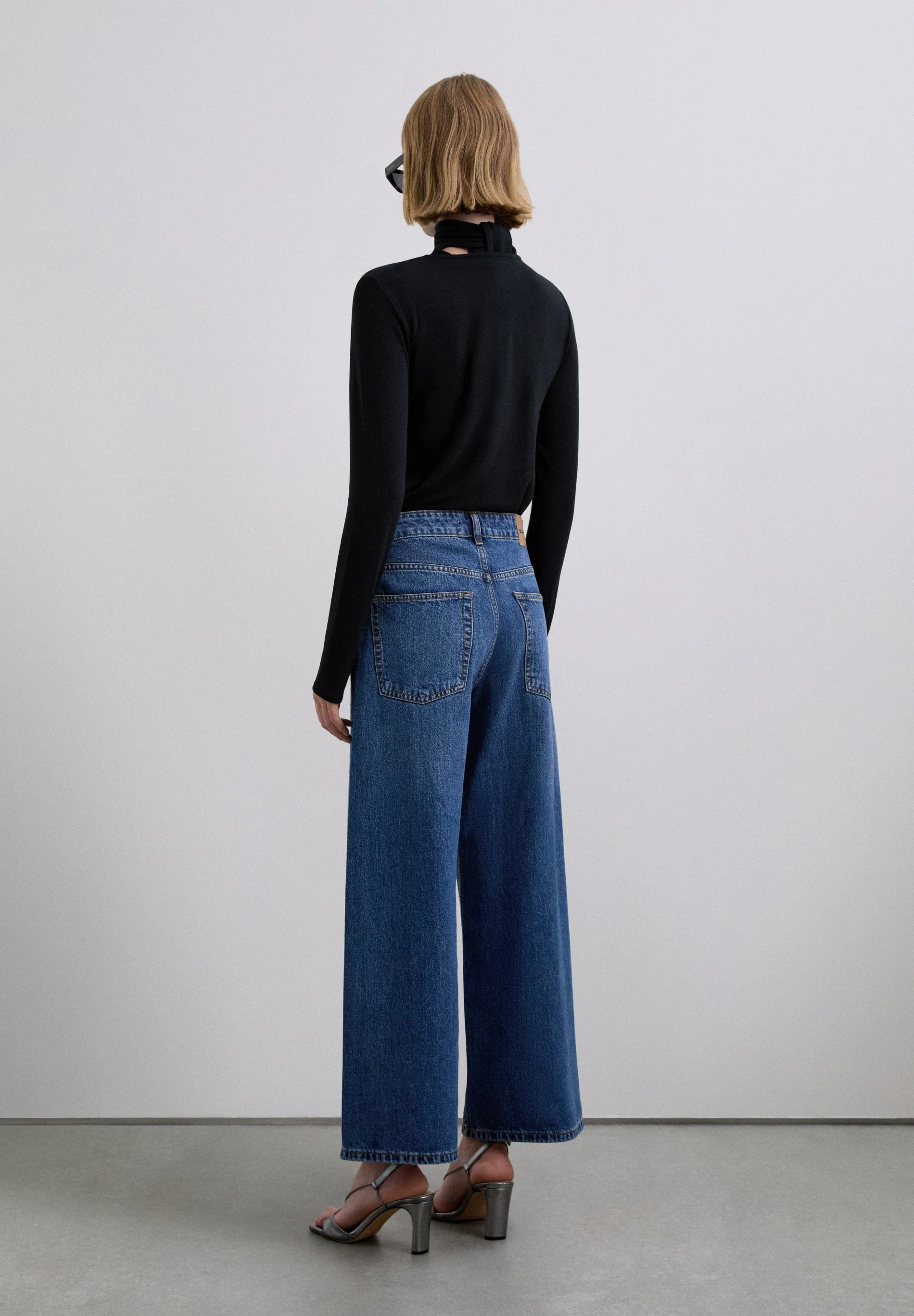 STRAIGHT JEANS WITH STUDS - Image 5