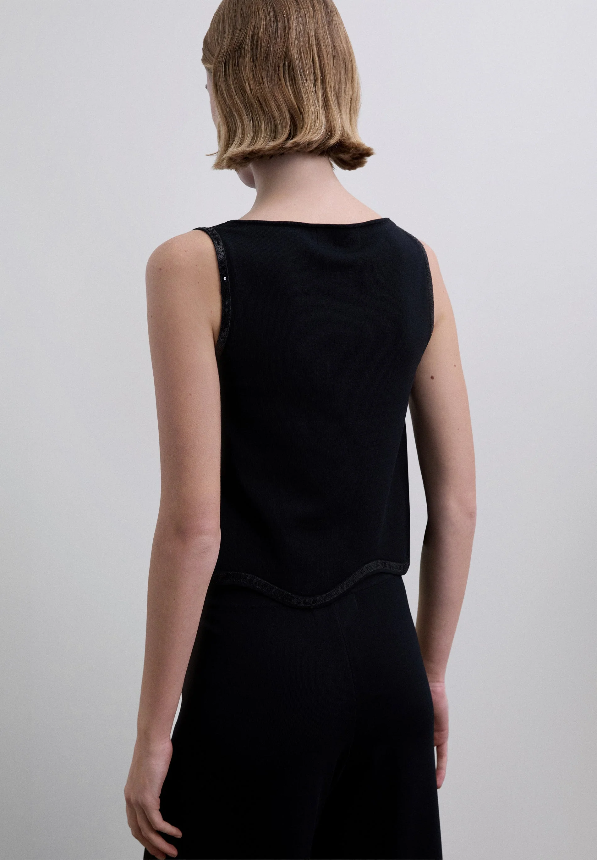 SEQUINNED TOP WITH WAVED HEM - Image 5